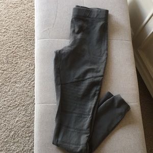 Express textured leggings in Olive. Size XS